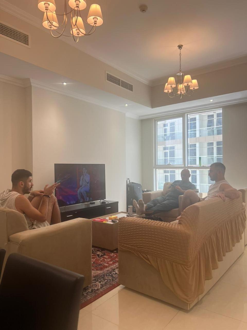 Downtown Holiday'S - 1 Min To Dubai Mall & Burj Khalifa Hostel ภายนอก รูปภาพ