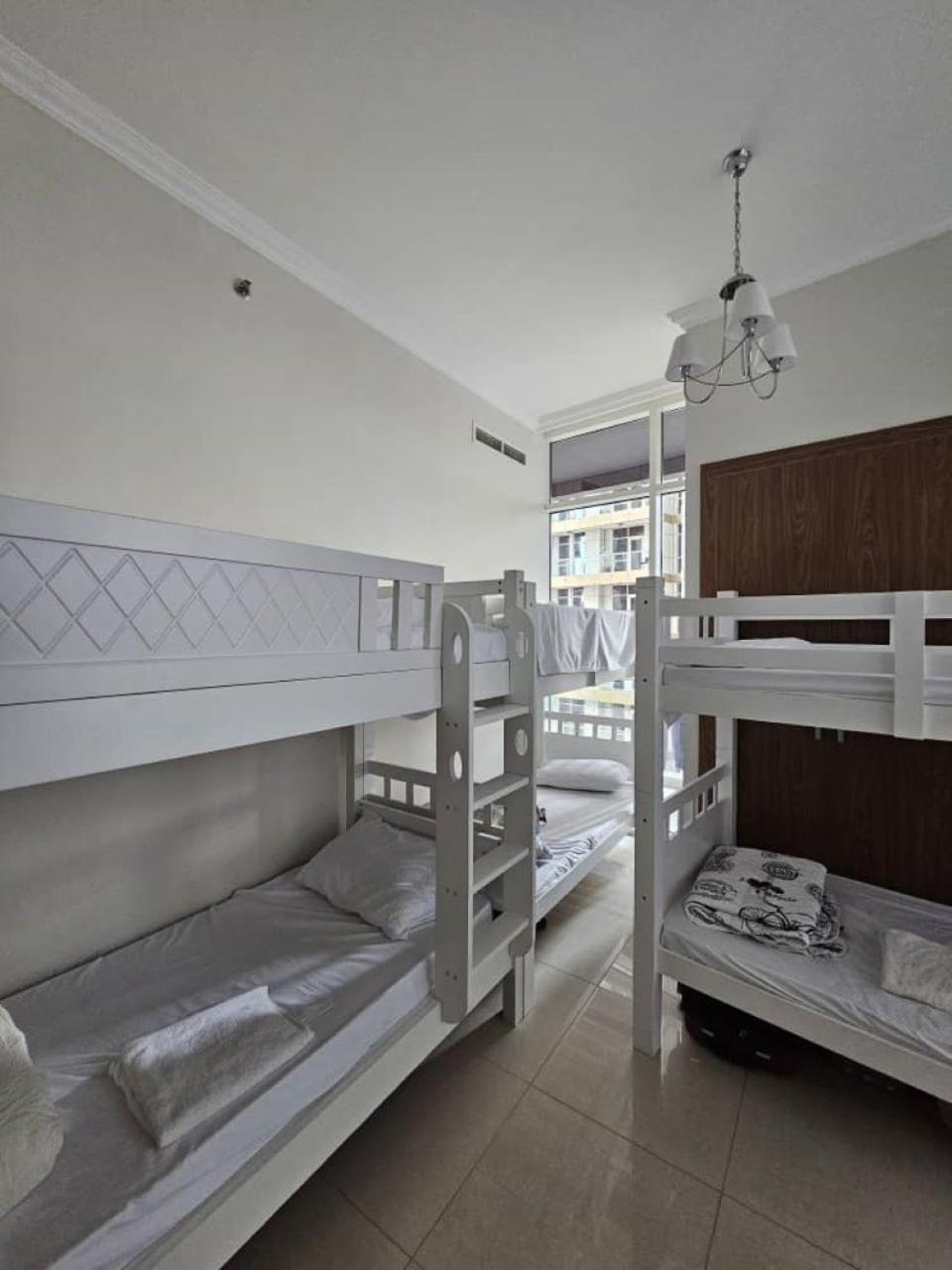 Downtown Holiday'S - 1 Min To Dubai Mall & Burj Khalifa Hostel ภายนอก รูปภาพ