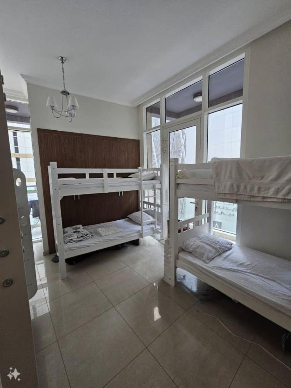 Downtown Holiday'S - 1 Min To Dubai Mall & Burj Khalifa Hostel ภายนอก รูปภาพ