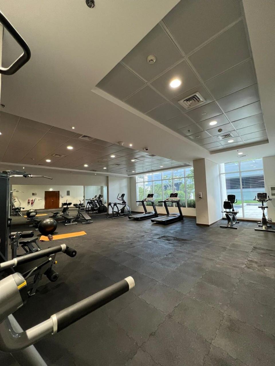 Downtown Holiday'S - 1 Min To Dubai Mall & Burj Khalifa Hostel ภายนอก รูปภาพ