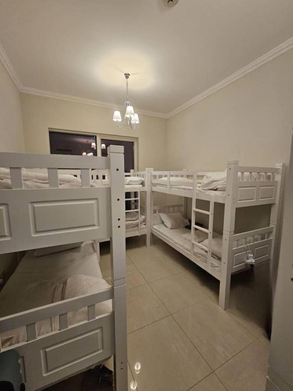 Downtown Holiday'S - 1 Min To Dubai Mall & Burj Khalifa Hostel ภายนอก รูปภาพ