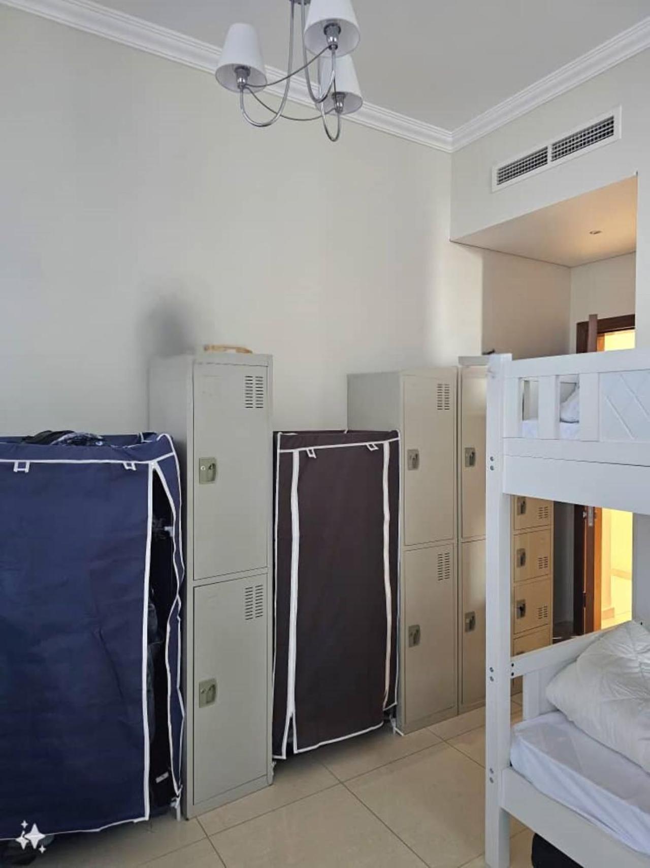 Downtown Holiday'S - 1 Min To Dubai Mall & Burj Khalifa Hostel ภายนอก รูปภาพ
